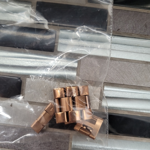 ROSE GOLD MICHAEL KORS WATCH - Picture 3 of 8